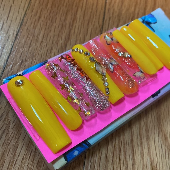 “Yellow Sunset Xl Nails” (Spring/Summer Collection) - Picture 3 of 5
